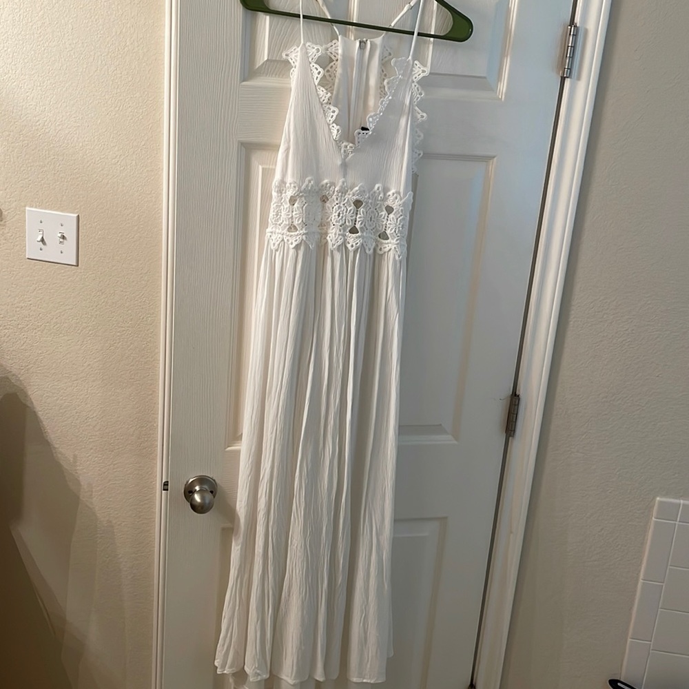 Lulu’s White Maxi Dres